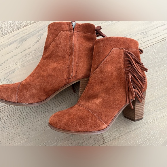 TOMS Lunata Fringe Suede Ankle Boot - Picture 4 of 8
